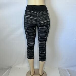 Betsey Johnson Performance Capri Leggings Black Gray Striped Athletic Size L